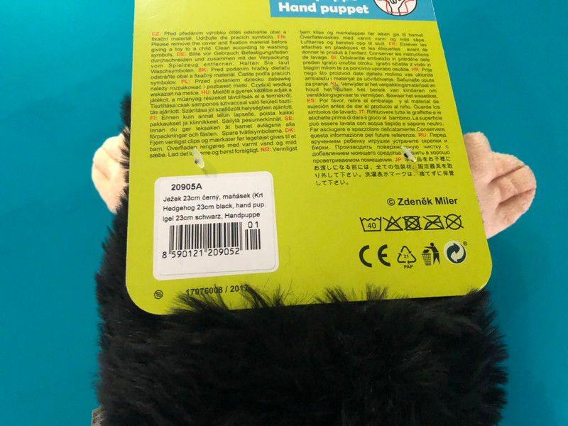 Hedgehog Hand puppet 23cm black (Little Mole) / Ježek maňásky 23cm černý (Krteček) / Igel Handpuppe 23cm schwarz (kleiner Maulwurf ) / Sündisznó kézi báb 23cm fekete (Kisvakond) / 20905A / Ages 0+ (8590121209052)