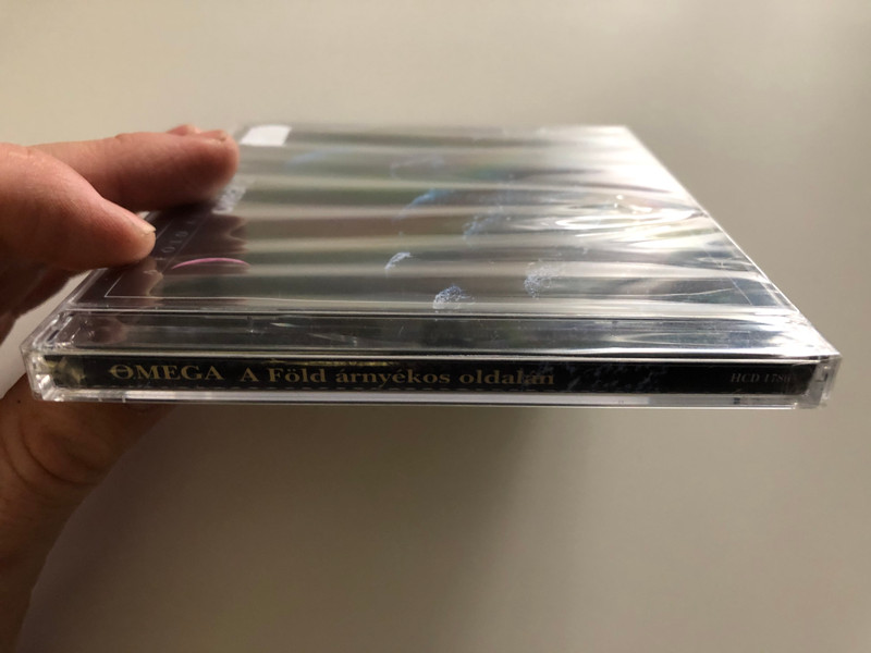 A Föld Árnyékos Oldalán - Omega 12 / Hungaroton Audio CD 2004 / HCD 17865