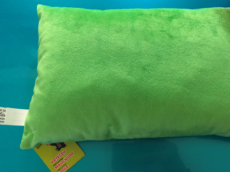 Pillow Little Mole 32x21cm, readers / Polštář Krtek 32x21cm, čtenáři / Kissen Maulwurf 32x21cm, Leser / Kisvakond párna, olvasók / 99983A / Zdenek Miler / MADE IN CZECH Republic (8590121503464)