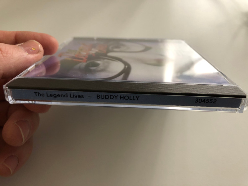 The Legend Lives - Buddy Holly / Fifteen Fantastic Guitar Instrumental Versions Of Classic Holly Hits / Hallmark Audio CD / 304552