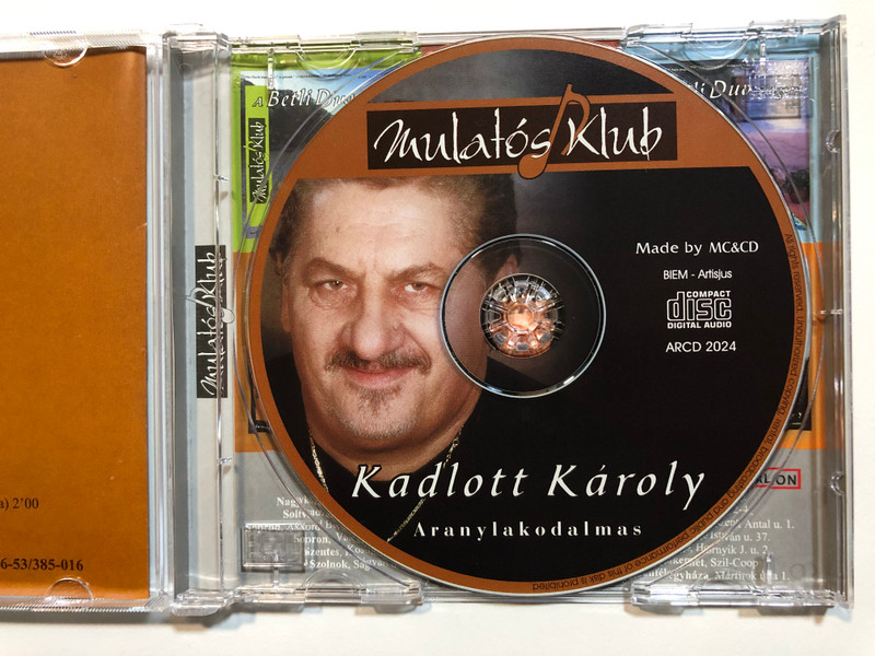 Kadlott Károly – Aranylakodalmas / Mulatós Klub / En vagyok a falu rossza, Ennek A Kislánynak, Megüzente A Babám, A Mexikói Serif, Ördög Bújt A Vonóba / Aréna Holding Audio CD 2003 / ARCD 2024