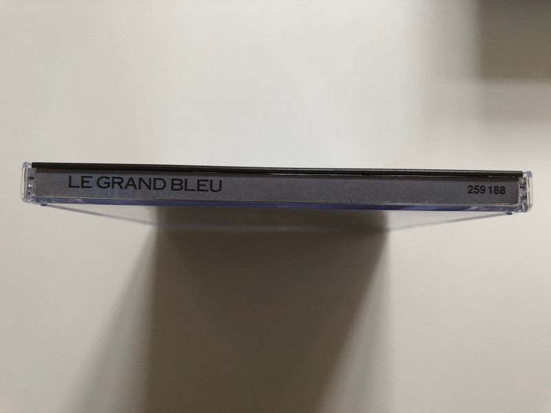 Gaumont Presente - Bande Originale Du Film De Luc Besson - Le Grand Bleu / Musique Composee Par Eric Serra / Virgin Audio CD 1988 / 259 188