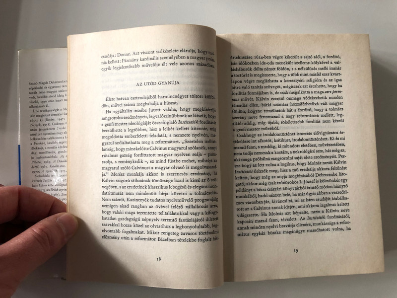 Kívül a körön by Szabó Magda - Hungarian essays / Szépirodalmi könyvkiadó 1982 / Hardcover (9631520765)