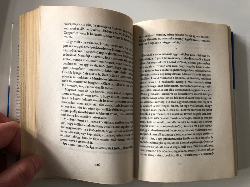 Kívül a körön by Szabó Magda - Hungarian essays / Szépirodalmi könyvkiadó 1982 / Hardcover (9631520765)