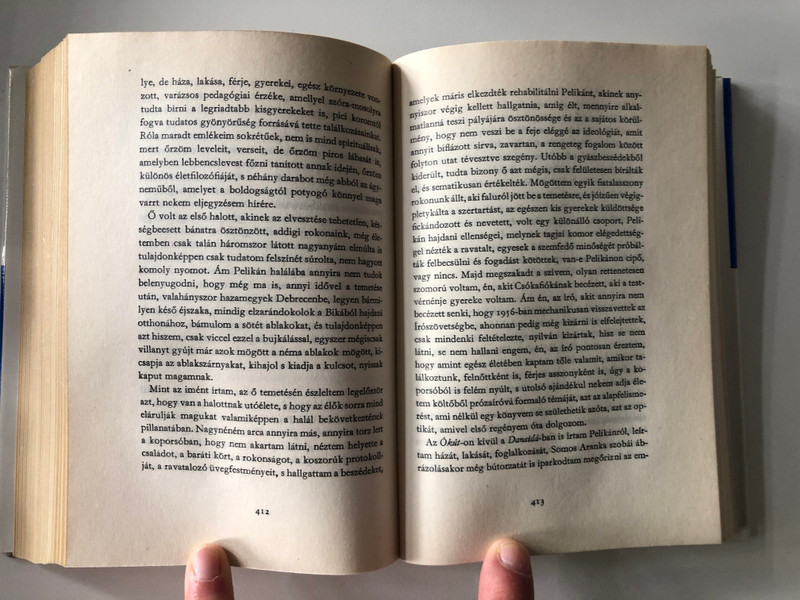 Kívül a körön by Szabó Magda - Hungarian essays / Szépirodalmi könyvkiadó 1982 / Hardcover (9631520765)