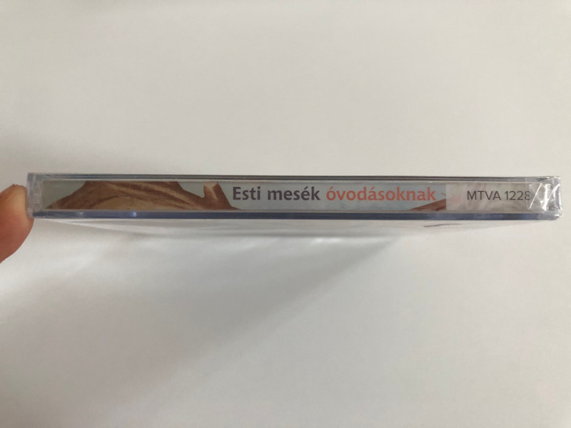 Esti mesek ovodasoknak / Potyi-Potyivel es barataival / Meset mond: Varadi Heeli, Markus Laszlo, Bulla Elma, Bodrogi Gyula, Andor Eva, Lang Jozsef / MTVA Audio CD 2016 / MTVA 1228