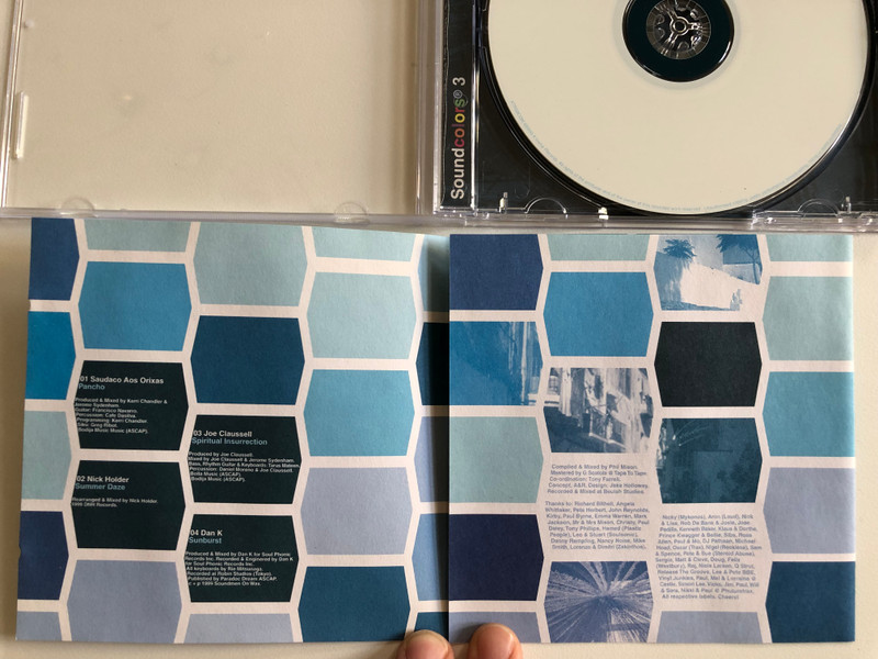 Soundcolors 3 / Featuring: Beth Orton, Joe Claussell, max 404, Solar Quest, Christian Zimmerman, A Reminiscent Drive, Nick Holder, Cantoma & More / Mixed by Phil Mison / X:treme Records Audio CD 2000 / XTR59CDM