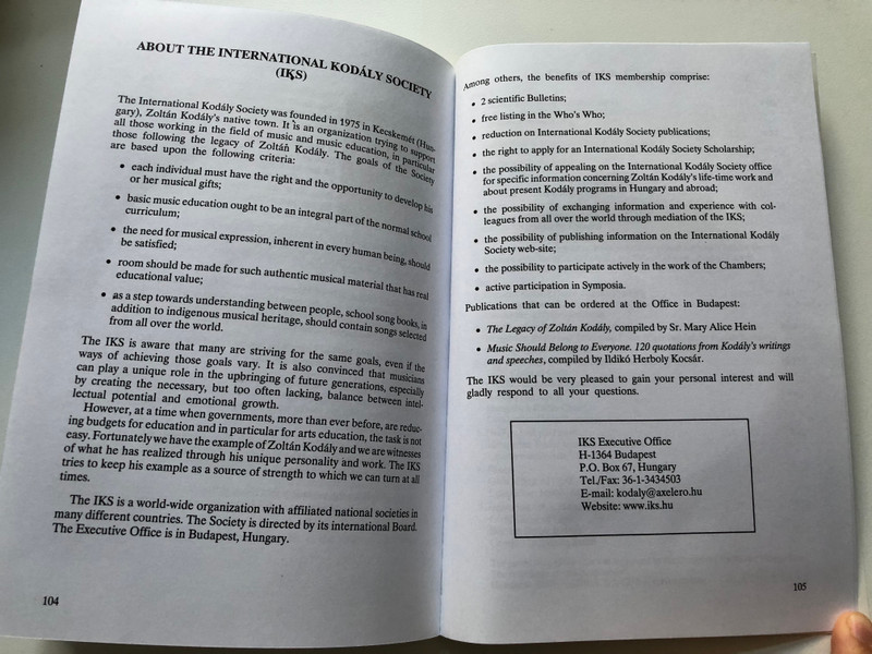 An Ode For Music 11 analyses of choral compositions of Zoltán Kodály / Compiled by Judit Hartyányi / Comes with 2 audio CDs / Publisher: Budapest: International Kodály Society, 2002 (9789632045016)