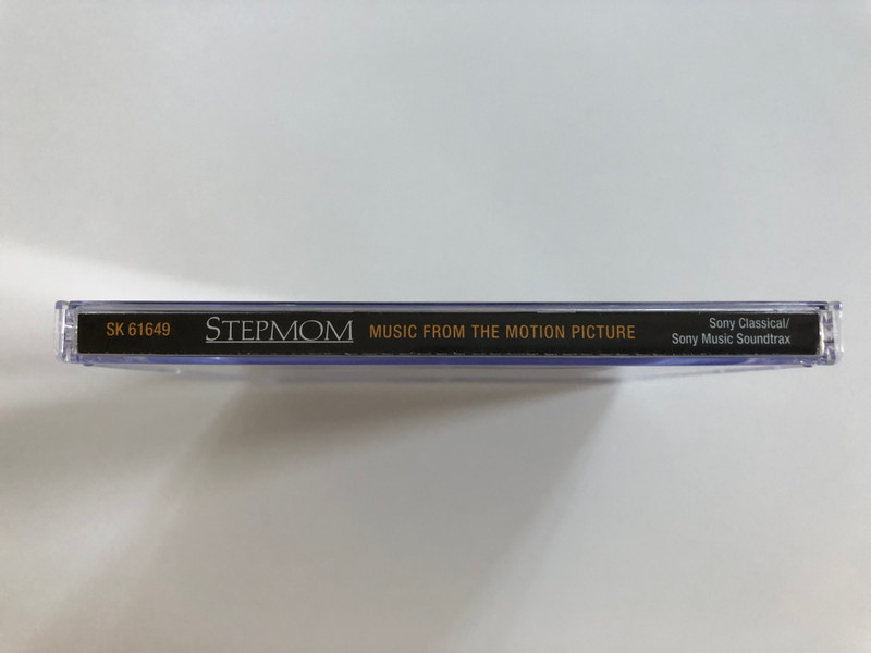 Stepmom - Music Composed and Conducted by John Williams / Guitar Solos By Christopher Parkening / Julia Robert, Susan Sarandon, Ed Harris / Sony Classical Audio CD 1998 / SK 61649