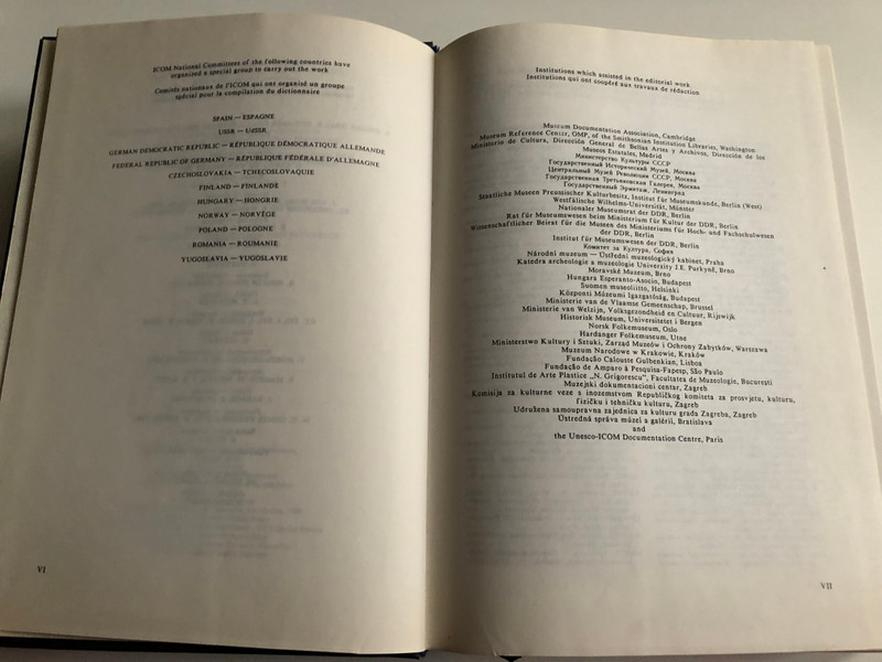 Dictionarium Museologicum / Dictionary of Museology - Wörterbuch des Museumswesens - Muzeológiai Szótár / Hungarian Esperanto Association 1986 / Hardcover / Dictionary in 20 languages (9635711743)