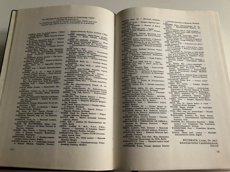 Dictionarium Museologicum / Dictionary of Museology - Wörterbuch des Museumswesens - Muzeológiai Szótár / Hungarian Esperanto Association 1986 / Hardcover / Dictionary in 20 languages (9635711743)