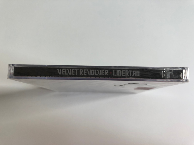 Velvet Revolver – Libertad / Scott Weiland, Slash, Duff McKagan, Matt Sorum, Dave Kushner / Featuring: She Builds Quick Machines and The Last Fight / Enhanced CD Includes: 'Re-Evolution: Making Of Libertad / RCA Audio CD + DVD 2007 / 88697109682