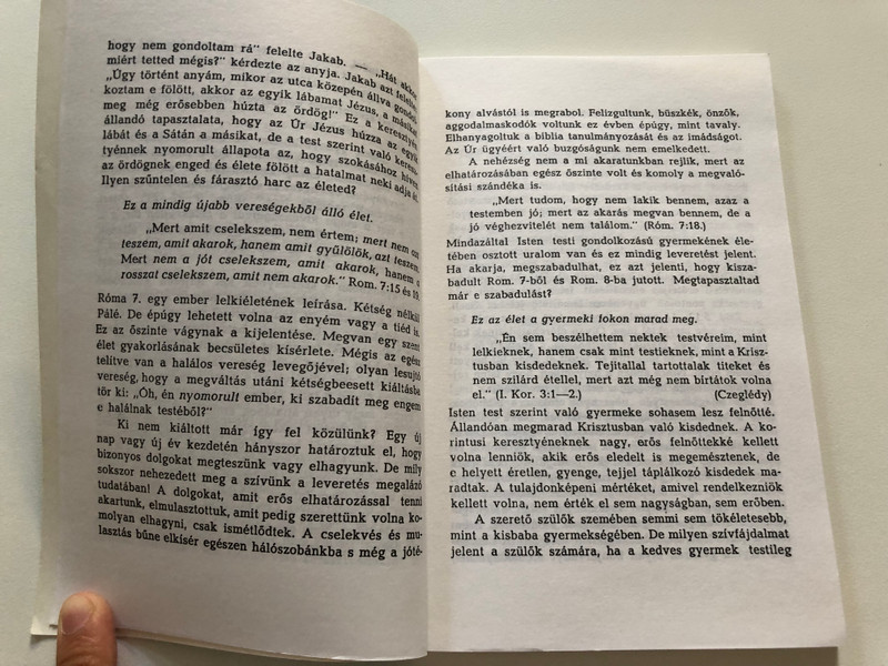 Élő víznek folyamai by Ruth Paxon / Evangéliumi Iratmisszió 1981 / Paperback / Translated by Szent-Istvány Marga / Elmélkedések a Krisztusban hívők dicső örökségéről / Hungarian edition of Rivers of living water (RiversofLivingWatersHUN)