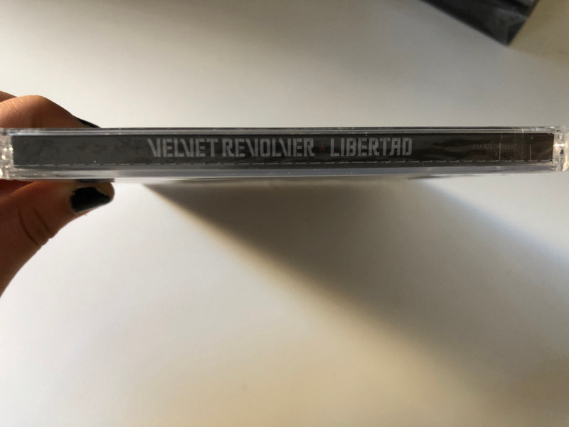 Velvet Revolver – Libertad / Scott Weiland, Slash, Duff McKagan, Matt Sorum, Dave Kushner / Featuring: She Builds Quick Machines and The Last Fight. Enhanced CD Includes 'Re-Evolution' / RCA Audio CD + DVD CD 2007 / 82876888592