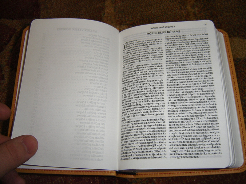 Hungarian Bible / Ujonnan Revidealt Karoli-Biblia 2011 Sotet Zold