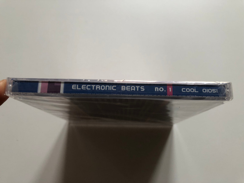Electronic Beats No. 1 / Bonus Multimedia part electro mix for pc & mac. A Compilation for electronic listening / Future Beats Audio CD 2001 / COOL 01051