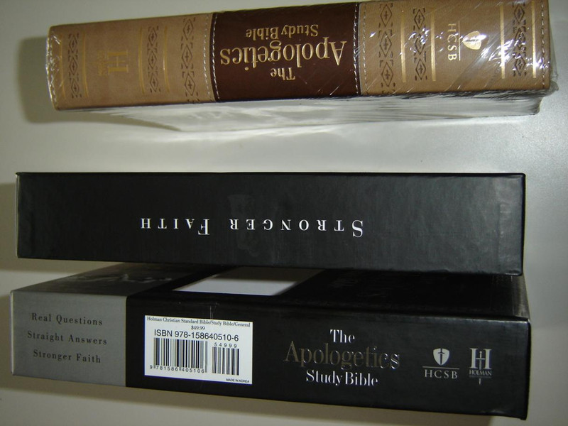 The Apologetics Study Bible (Apologetics Bible) / Real Questions. Straight Answers