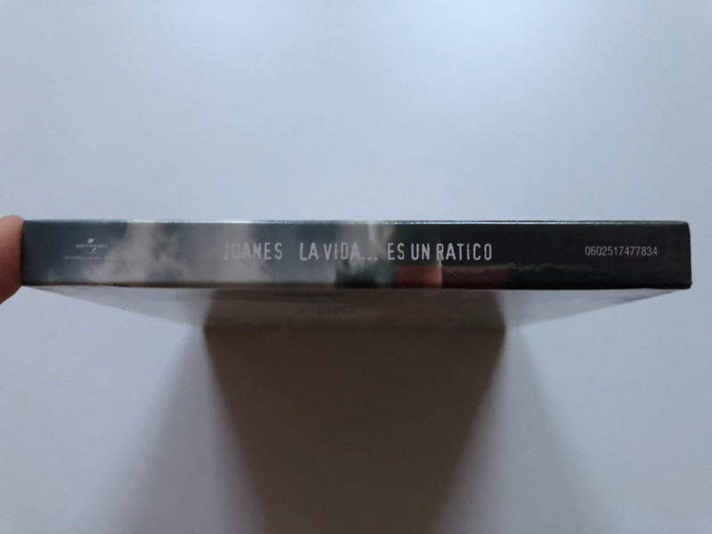 Juanes – La Vida... Es Un Ratico / Juanes - La Vida...Es Un Ratico - Limited Deluxe Edition CD + DVD. Deluxe Package With Exclusive Photos Plus DVD With Over 30 Minutes Of Special Footage / Universal Music Latino Audio CD + DVD 2007 / 0602517477834