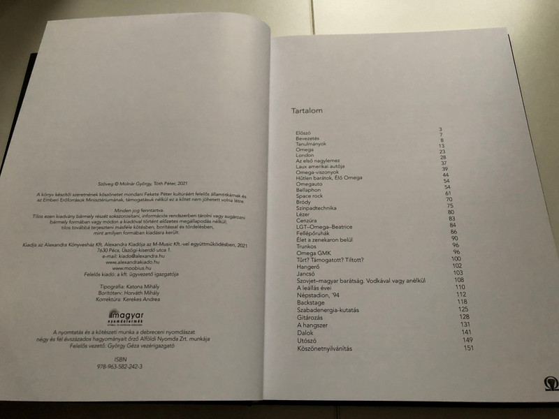 Omega a gitár mögül by Molnár György - Tóth Péter / Ahány kép, annyi történet / Omega band behind the scenes book / Alexandra kiadó / Hardcover (9789635822423)