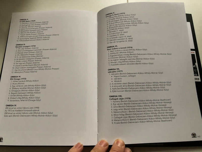 Omega a gitár mögül by Molnár György - Tóth Péter / Ahány kép, annyi történet / Omega band behind the scenes book / Alexandra kiadó / Hardcover (9789635822423)
