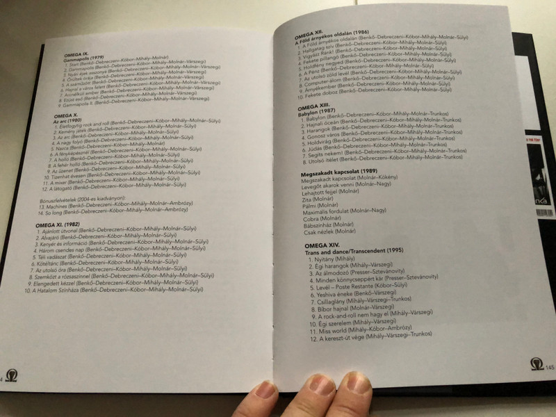 Omega a gitár mögül by Molnár György - Tóth Péter / Ahány kép, annyi történet / Omega band behind the scenes book / Alexandra kiadó / Hardcover (9789635822423)