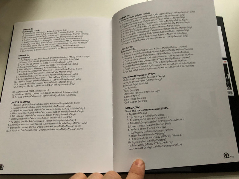 Omega a gitár mögül by Molnár György - Tóth Péter / Ahány kép, annyi történet / Omega band behind the scenes book / Alexandra kiadó / Hardcover (9789635822423)
