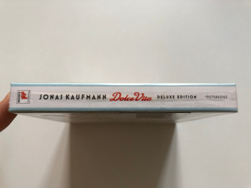 Dolce Vita - Jonas Kaufmann - Deluxe Edition / CD + DVD / CD includes: Parla Piu Piano (The Godfather theme), Caruso, Mattinata, Passione / DVD presents: Live Concert / Sony Classical Audio CD + DVD 2010 / 19075862162