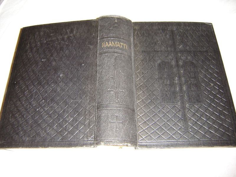 Finnish Bible / Printed and Published in 1947 / Pyha Raamattu / Vanha Testamentti 1933 / Uusi Testamentti 1938