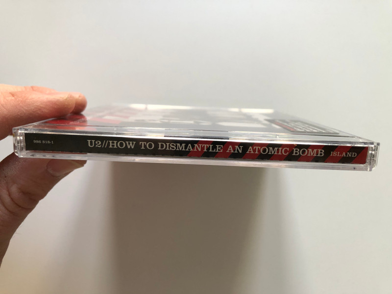 U2 – How To Dismantle An Atomic Bomb / Double album CD/DVD: CD: 11 new songs featuring the hit single Vertigo; DVD: A documentary & 5 video performances from U5 HQ / Island Records Audio CD + DVD Video 2004 / 986 818-1