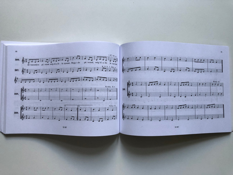 SZOLFÉZS PÉLDATÁR ALSÓFOK, I. KÖTET / Editio Musica Budapest Zeneműkiadó / Z. 927 (9790080009277)