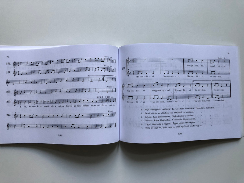 SZOLFÉZS PÉLDATÁR ALSÓFOK, I. KÖTET / Editio Musica Budapest Zeneműkiadó / Z. 927 (9790080009277)