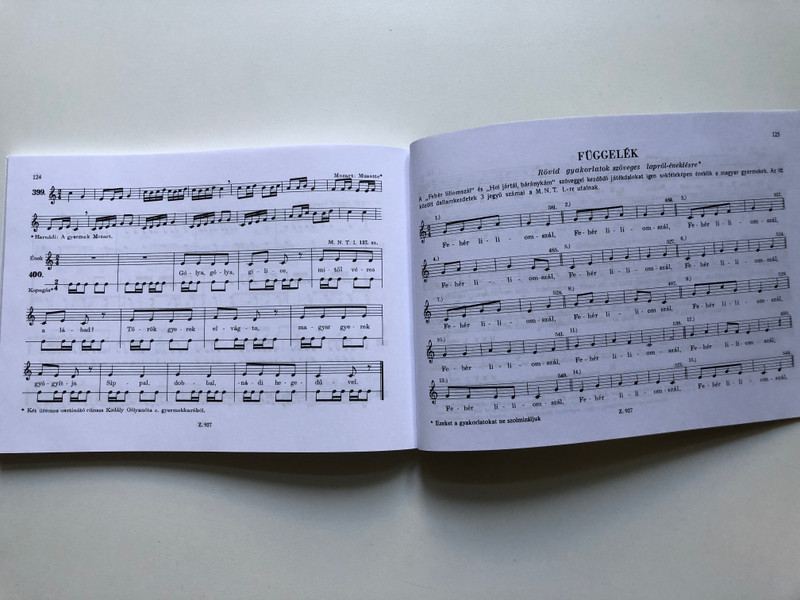 SZOLFÉZS PÉLDATÁR ALSÓFOK, I. KÖTET / Editio Musica Budapest Zeneműkiadó / Z. 927 (9790080009277)