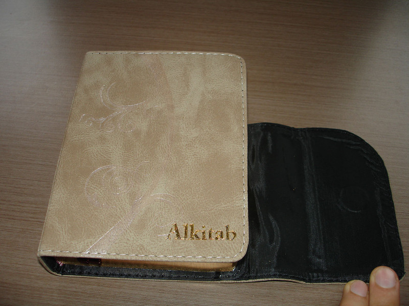 Indonesian Bible ALKITAB Edisi Ulang Tahun / Thumb Index, Golden Edges, Magnetic Flip to close and open 