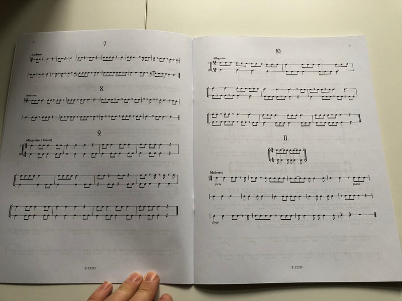 Balázs Oszkár, Zempléni László Rhythm Exercises  (Snare drum tutor)  Editio Musica Budapest Zeneműkiadó  1982  Balázs Oszkár, Zempléni László Ritmusgyakorlatok kezdőknek  (Kisdobiskola) (9790080122532)