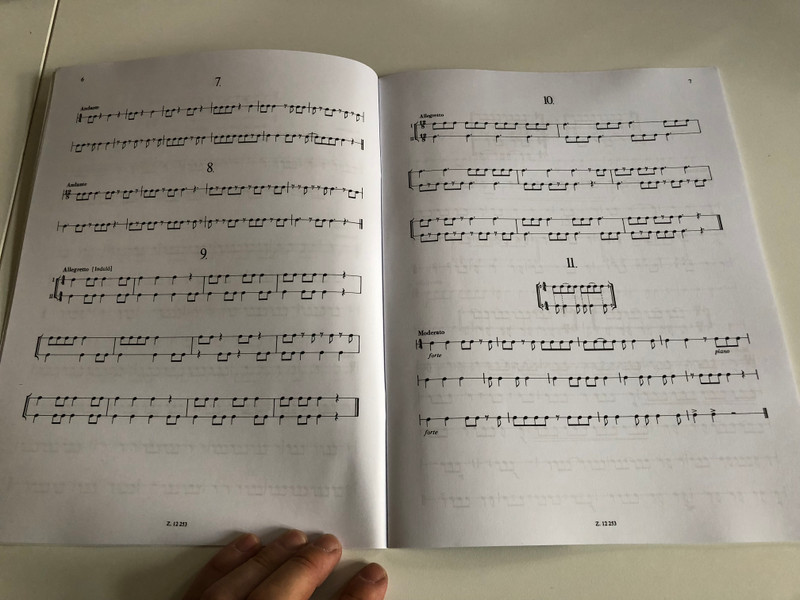 Balázs Oszkár, Zempléni László Rhythm Exercises  (Snare drum tutor)  Editio Musica Budapest Zeneműkiadó  1982  Balázs Oszkár, Zempléni László Ritmusgyakorlatok kezdőknek  (Kisdobiskola) (9790080122532)