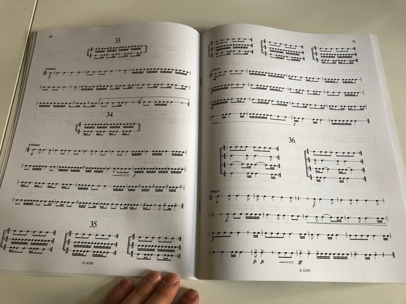 Balázs Oszkár, Zempléni László Rhythm Exercises  (Snare drum tutor)  Editio Musica Budapest Zeneműkiadó  1982  Balázs Oszkár, Zempléni László Ritmusgyakorlatok kezdőknek  (Kisdobiskola) (9790080122532)