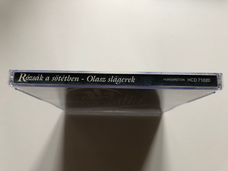 Azzuro, Kosza szel, Feher haziko, Carina, A tavollet, Mit remelsz?, Kar a konnyekert - Rozsak a sotetben - Olasz slagerek / Hungaroton Audio CD 2000 / HCD 71020