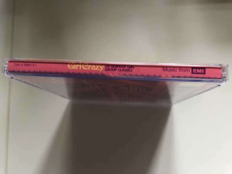 Girl Crazy - 28 Ultimate Girl Group Classics / Shangrilas, Dixie Cups, The Angels, The Shirelles, The Ronettes, The Chantels, The Chiffons / EMI Gold Audio CD 2004 / 724347331121