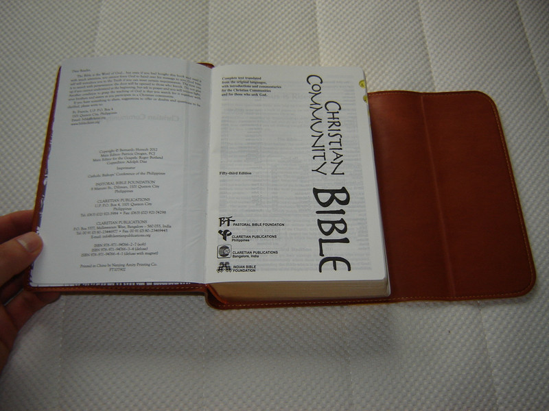 Christian Community Bible - Catholic Pastoral Edition with Study Notes / Beautiful Deluxe Leather Bound Bible 1