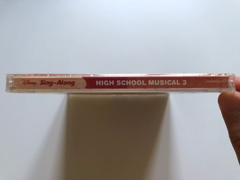 Disney Sing-Along: High School Musical 3 - Senior Year / CD and Lyric Book included 16 Tracks - Versions with & without lead vocals / Walt Disney Records Audio CD 2009 / 695 3512