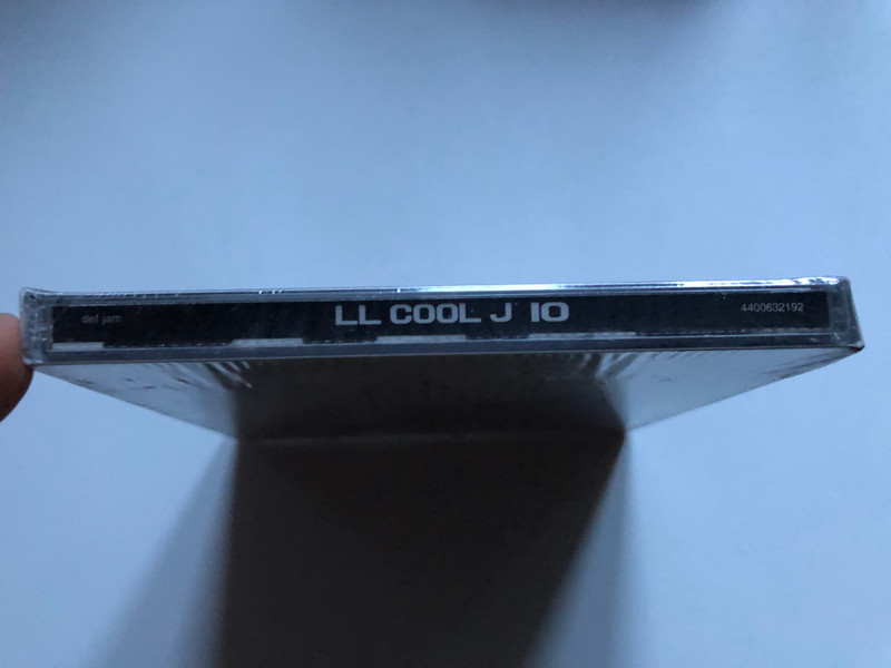 LL Cool J – 10 / Features the smash ''Luv U Better'', plus ''Amazin'' & ''Fa Ha'' / Def Jam Recordings Audio CD 2002 / 4400632192