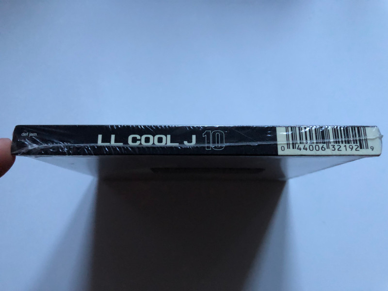 LL Cool J – 10 / Features the smash ''Luv U Better'', plus ''Amazin'' & ''Fa Ha'' / Def Jam Recordings Audio CD 2002 / 4400632192