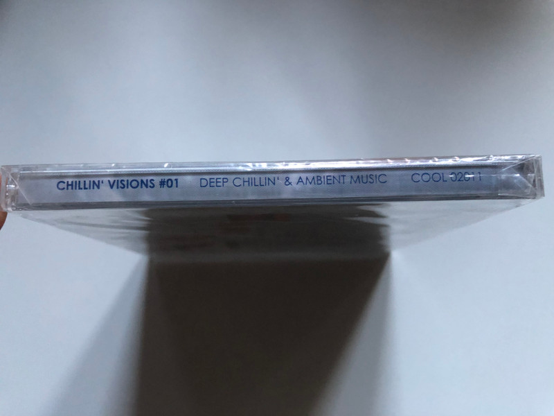 Chillin' Visions #01 / Enhanced Music CD / Deep Chillin & Ambient Music / Future Beats Audio CD 2002 / COOL 02011