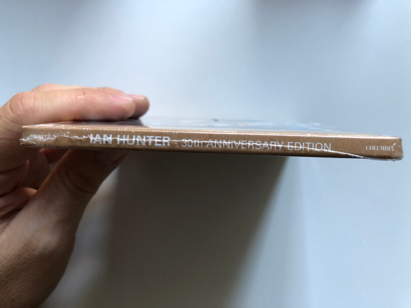 Ian Hunter - 30th Anniversary Edition / Limited Edition Digipack / Digitally Remastered from Original Tapes with Six Bonus Tracks, New Liner Notes and Artwork / Columbia Audio CD 2005 / 519817 2