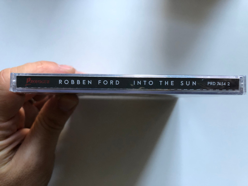 Robben Ford – Into The Sun / New Studio Album By Robben Ford With Guest Performances By: Warren Haynes, ZZ Ward, Keb' Mo', Robert Randolph, Sonny Landreth, Tyler Bryant / Provogue Audio CD 2015 / PRD 7454 2
