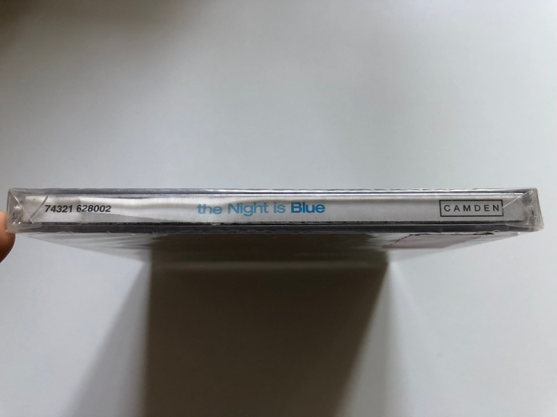 The Night Is Blue - Mellow jazz classics for the early hours / Featuring: Chet Baker, Nina Simone, Duke Ellington / Camden Audio CD 1998 / 74321 628002 