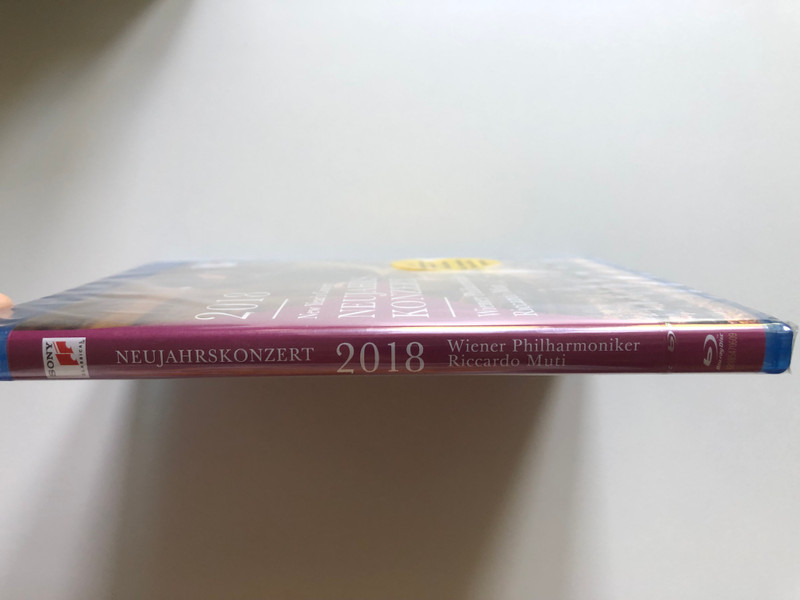 2018 New Year's Concert = Neujahrs konzert / Wiener Philharmoniker, Riccardo Muti / The complete concert as seen on TV. Live from Vienna. / Incl. intermission film and ballet sequences / Sony Classical Blu-ray Disc 2018 / 88985470609
