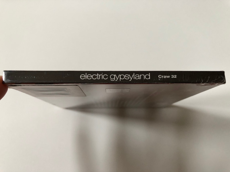Electric Gypsyland / Taraf de Haidouks and other Balkan Gypsy bands revisited by electronic music producers from around the globe / Crammed Discs Audio CD 2003 / Craw 32 