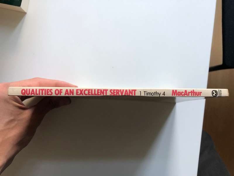 Qualities of an Excellent Servant: 1 Timothy 4 / John MacArthur's Bible Studies / Paperback / Jr. John MacArthur (Author) (080245352)