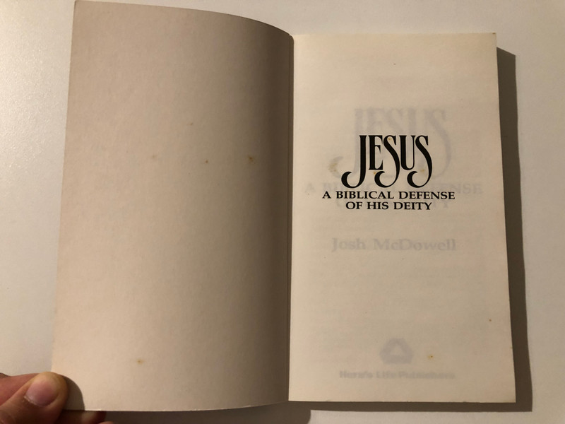 Jesus: A Biblical Defense of His Diety Paperback / Authors: Josh McDowell, Bart Larson  (0866051147)